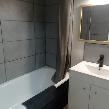 T2 Proche Thermes, Nature 公寓